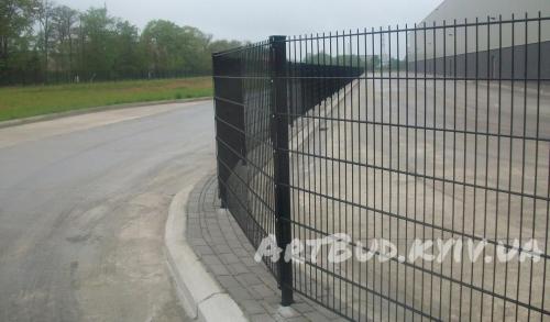 Монтаж парканів Київ, паркан з сітки, огородження для спортивних майданчиків, паркани 3d сітка київ